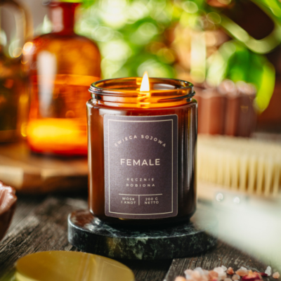 Female świeca sojowa